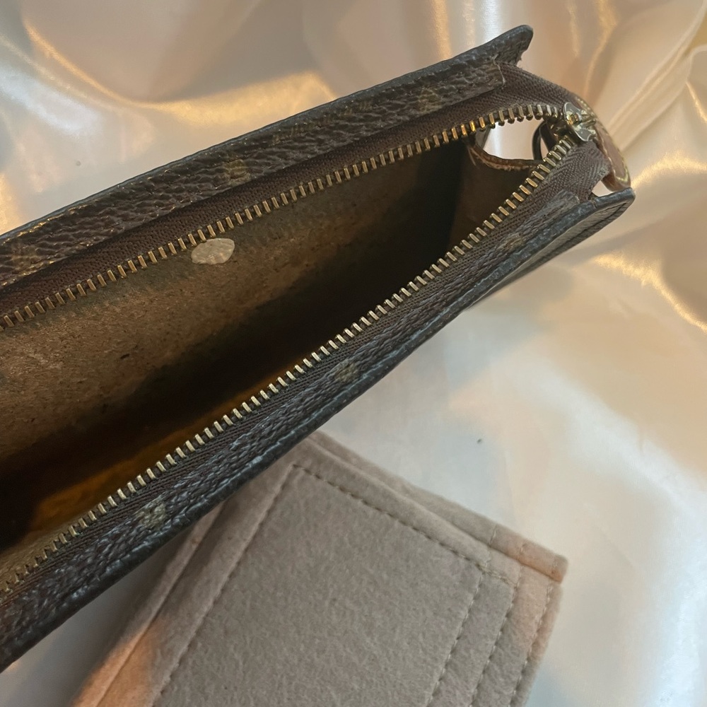 Louis Vuitton Toiletry Makeup Pouch - Picture 3 of 4